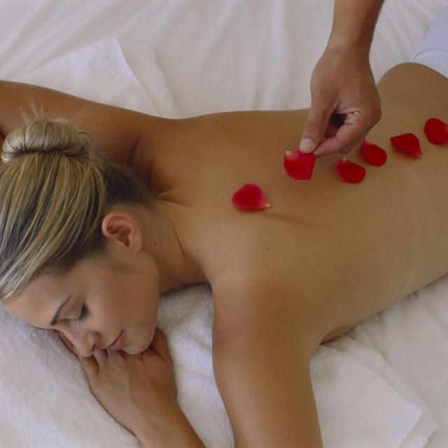 Massage Bien être Avec Les Pétales