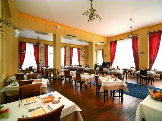 Salle De Restaurant Du Grand Hôtel Evaux Les Bains