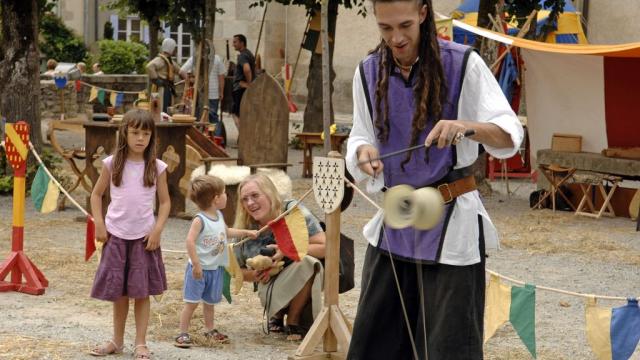 Spectacle De Rue Les Moutonnades Creuse©j. Damase Adrt23, La Creuse