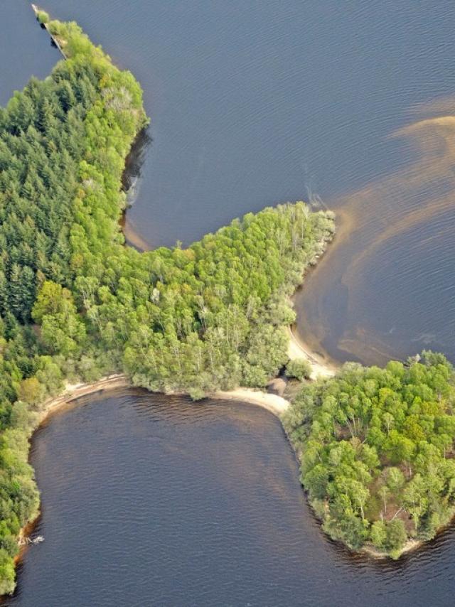 Lac Vassiviere 5145.jpg 1024px