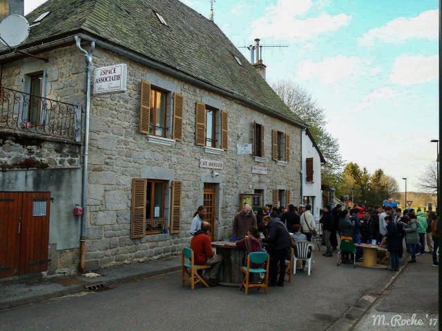 Café de l'espace à Flayat