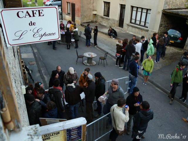 Café de l'espace à Flayat