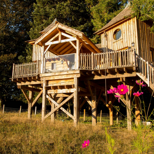 Cabane dans les arbres Château de Mémanat