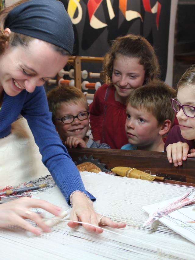 Tissage Enfants 02 ©aubusson Felletin Tourisme