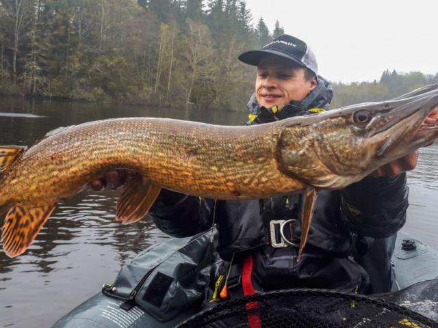 Pêche Aux Carnassiers En Float Tube