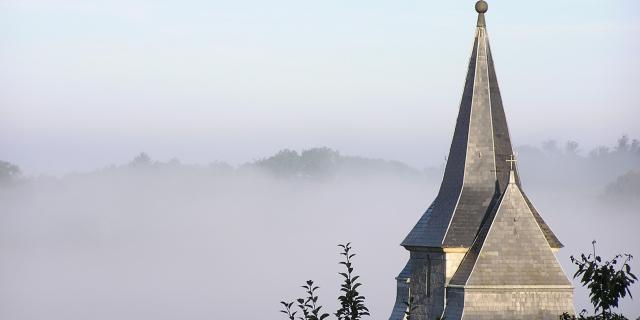 sentier-63-eglise-st-amand-1-source-lou-chami-large.jpg