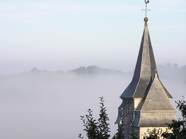 sentier-63-eglise-st-amand-1-source-lou-chami-large.jpg