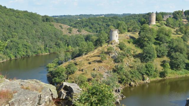 crozant--rocher-fileuse3-2018-credit-creuse-tourisme-jpg-1024px.jpg