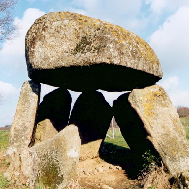 dolmen-martine-preux.jpg