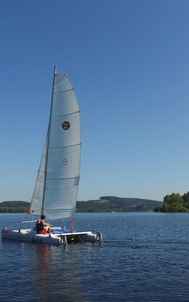 catamaran-a-vassiviere-4.jpg