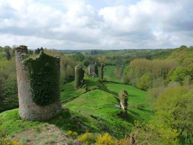 ruines-du-chateau-de-malval.jpg