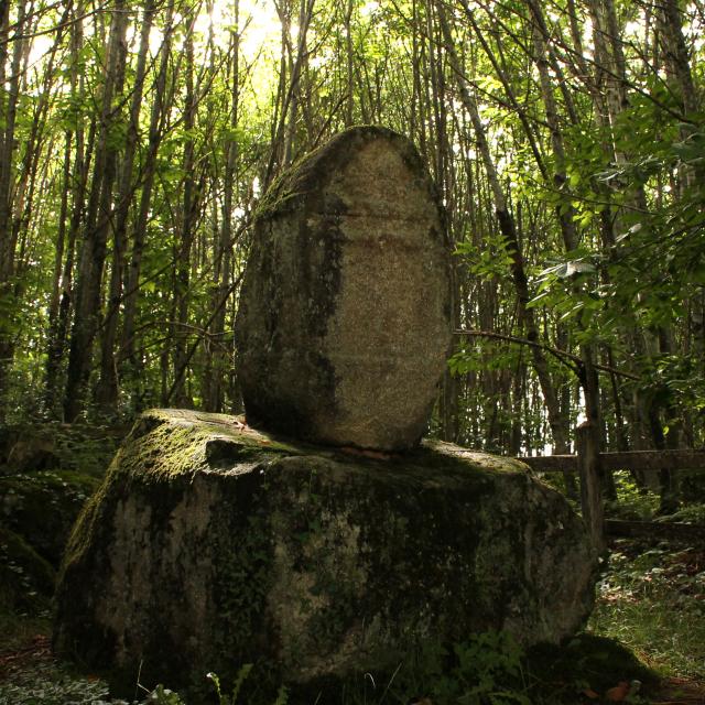 stele-betouleservice-tourisme-pays-sostranien.jpg