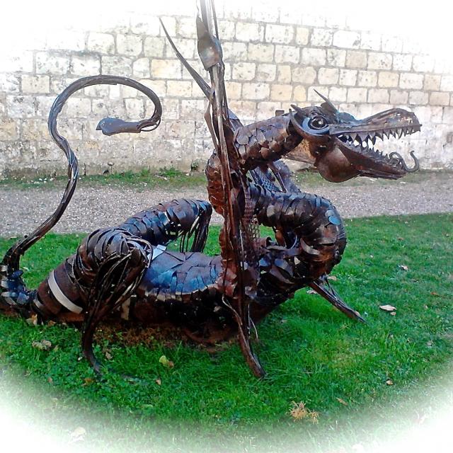 dragon-sculpture-de-jerome-et-laurent-garreau-atelier-du-terrier-ouvert-en-2016-aloches.jpg