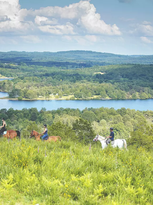 Equitation Lac de Vassiviere©c Pean