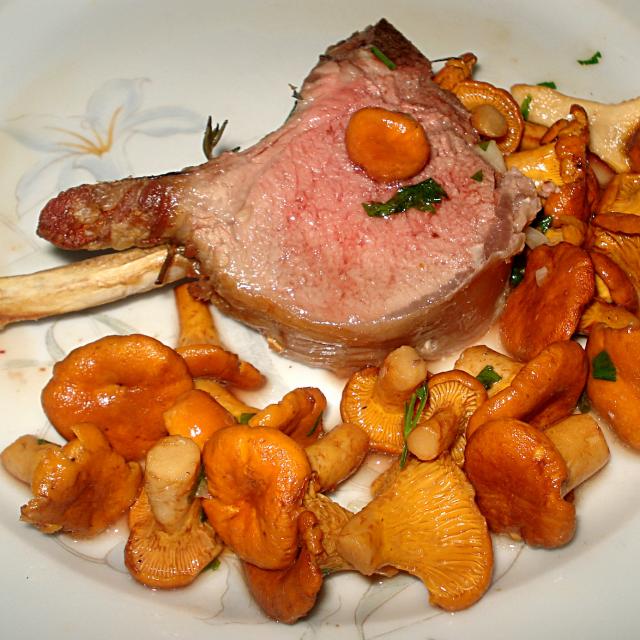 Carre D Agneau Aux Girolles Assiette