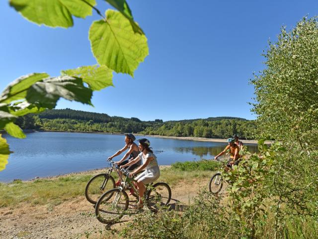 VTT à Vassivière ©J.Damase