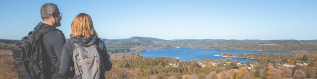 Promeneurs En Haut De Chateaucout © Christophe Péan