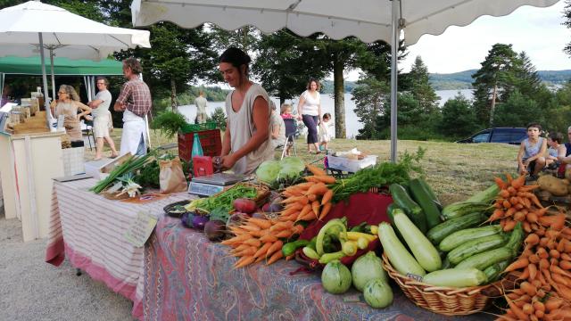 Marché de producteur Vassivière©L Puissant