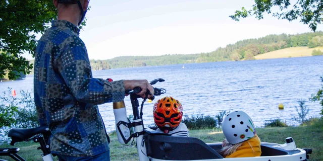 Famille Velo Lac de Vassiviere ©Maxime Authier 2022