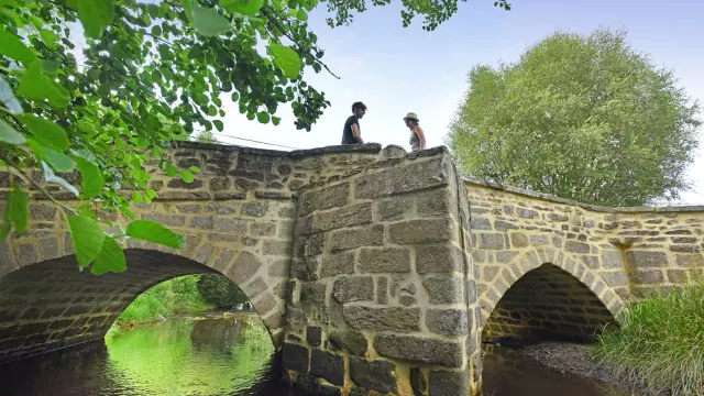 vieux pont de Bourganeuf-département 23