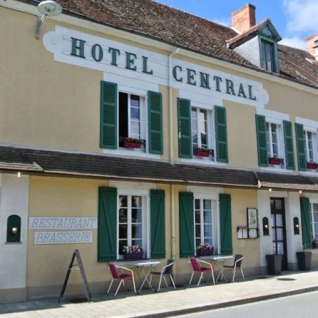 Le Central Hotel Boussac 2