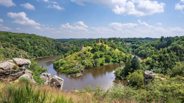 Vue du Rocher de la Fileuse à Crozant - ©Les Coflocs