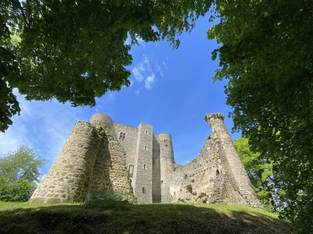 Château de Montaigut-le-Blanc (Monts de Guéret)