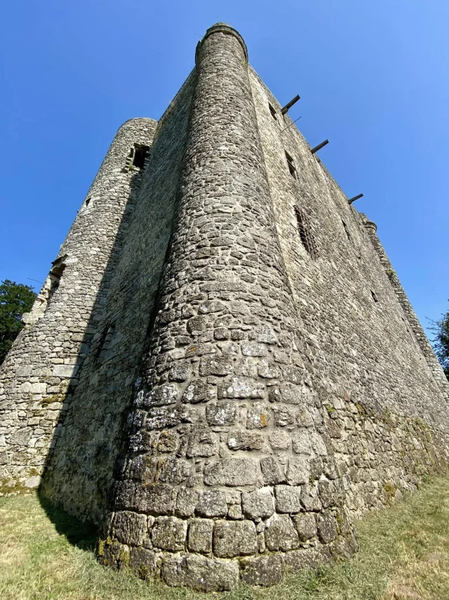 Château de Montaigut-le-Blanc (Monts de Guéret)