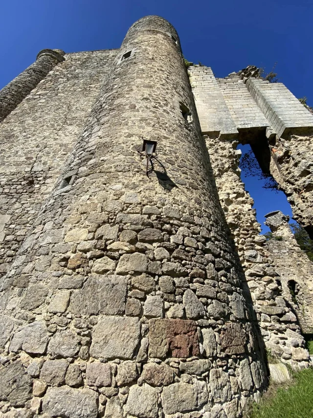 Château de Montaigut-le-Blanc (Monts de Guéret)