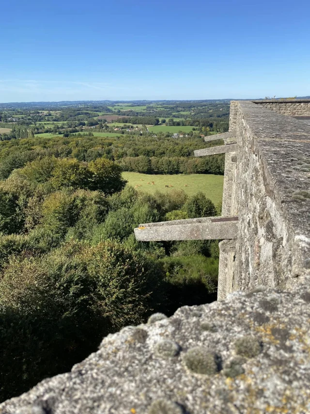 Château de Montaigut-le-Blanc (Monts de Guéret)