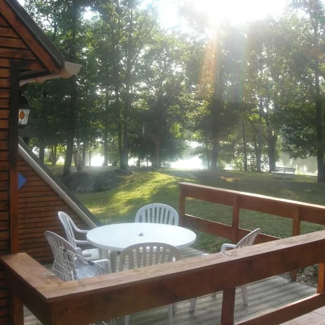 Chalets De Malleteix Terrasse - Pêche en Creuse